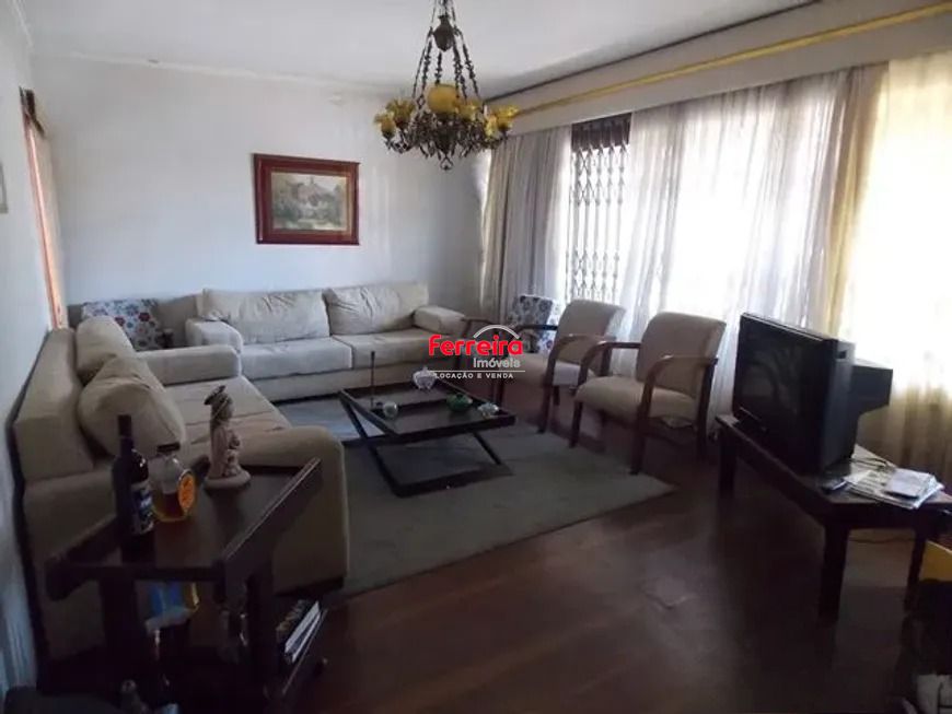 Casa com 3 dormitórios, pátio e área gourmet