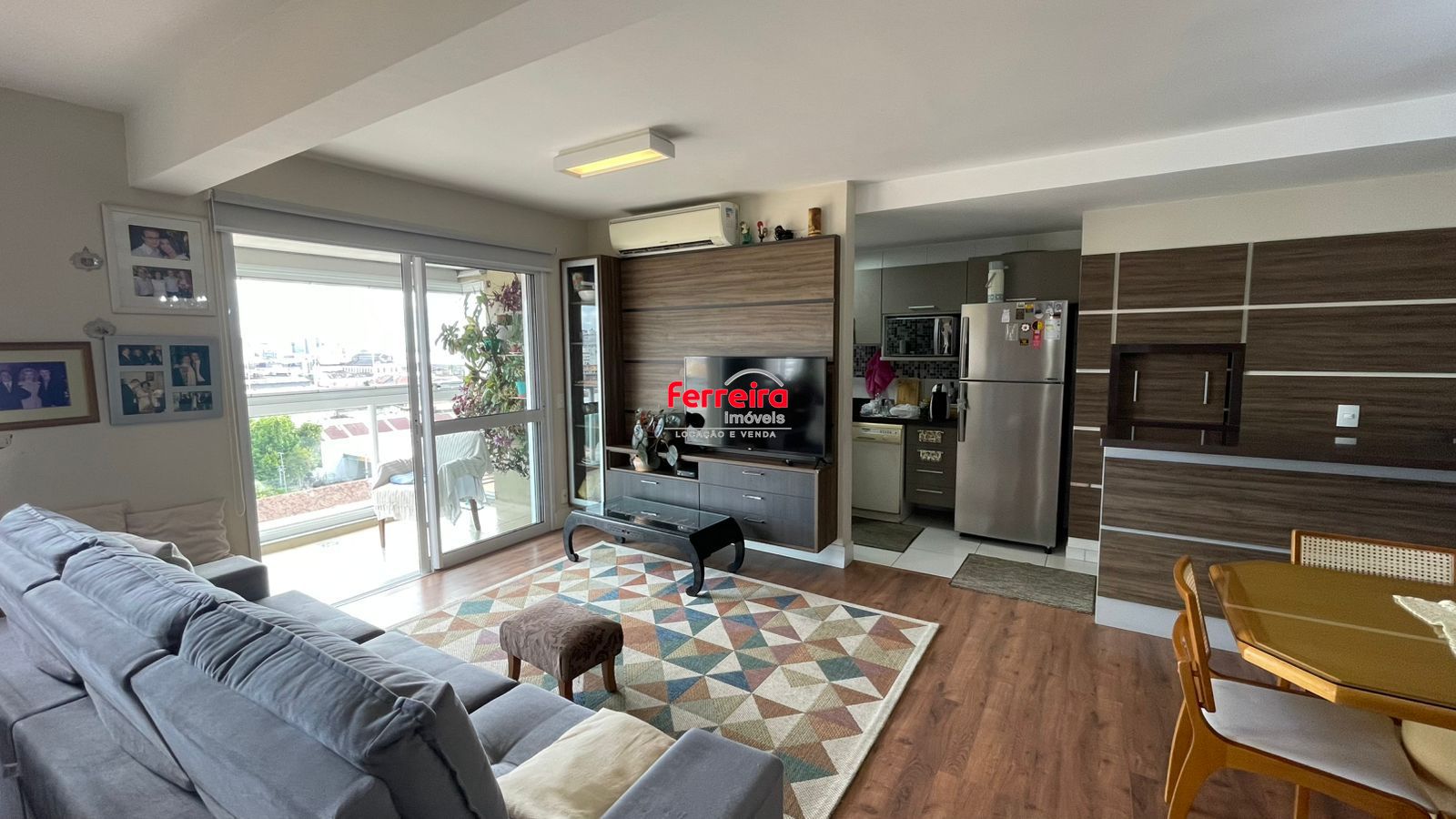 Apartamento com vista para o Guaíba e sacada ampla no Rossi Fiateci