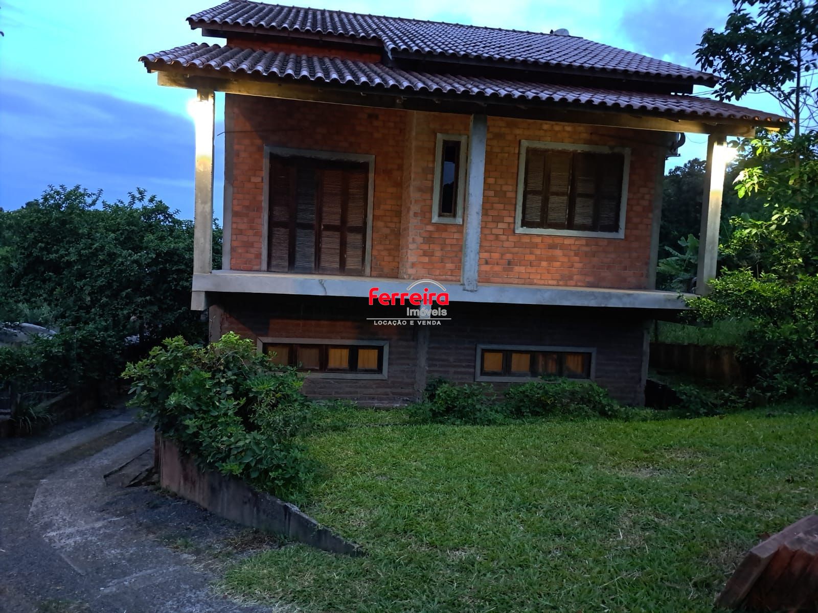 Sobrado 200m² privativos, 4 dormitórios 1 suíte e 2 vagas cobertas - Gravataí