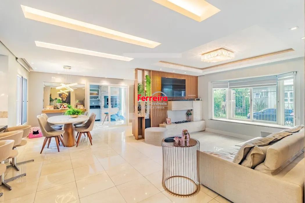 Casa térrea com 3 dormitórios, suíte e 2 vagas.