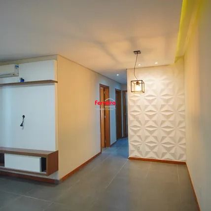 Apartamento com 3 dormitórios, suíte, sacada e churrasqueira.