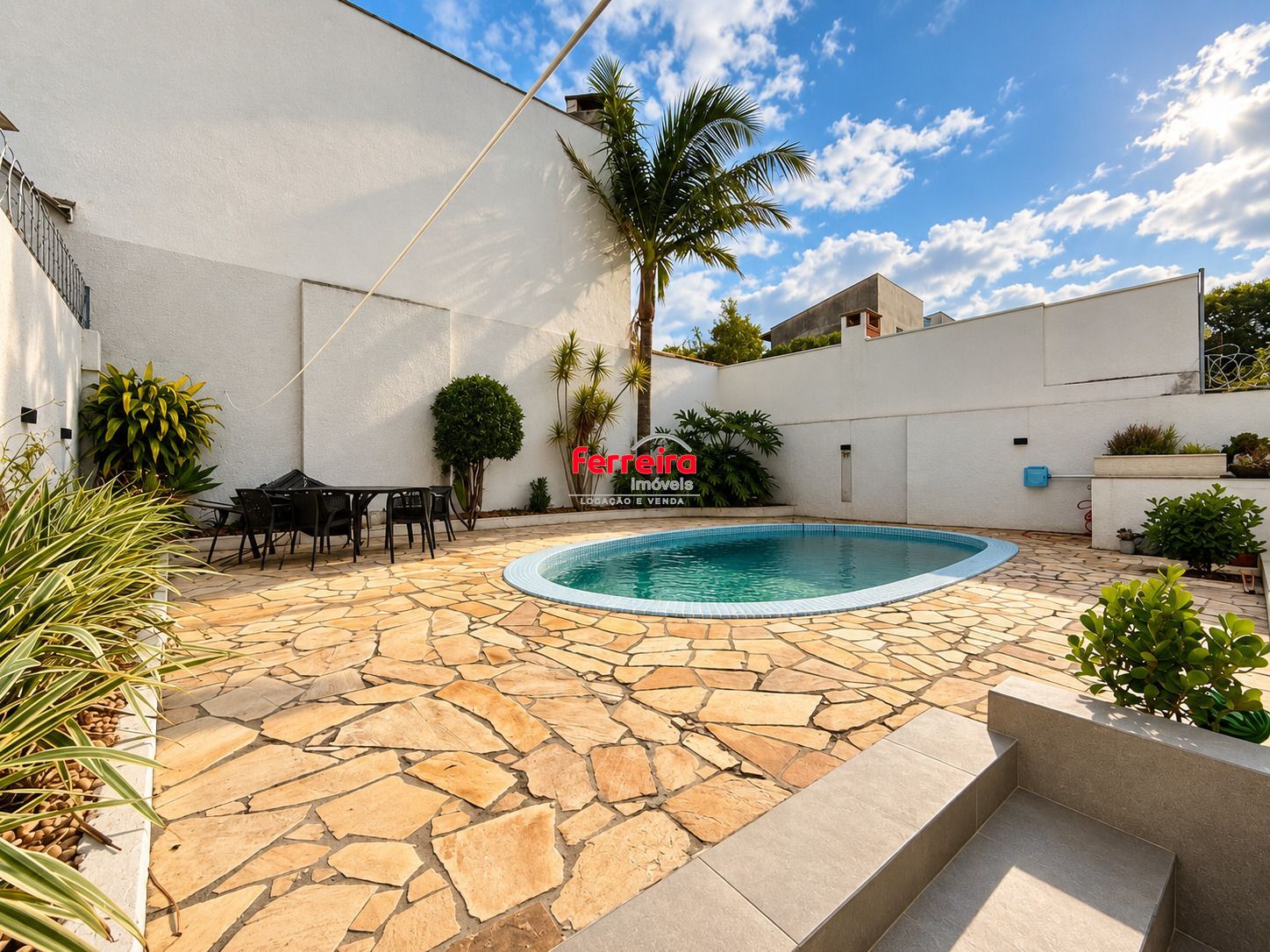 Casa ampla com 4 dormitórios, suíte e área de lazer- Passo da Areia