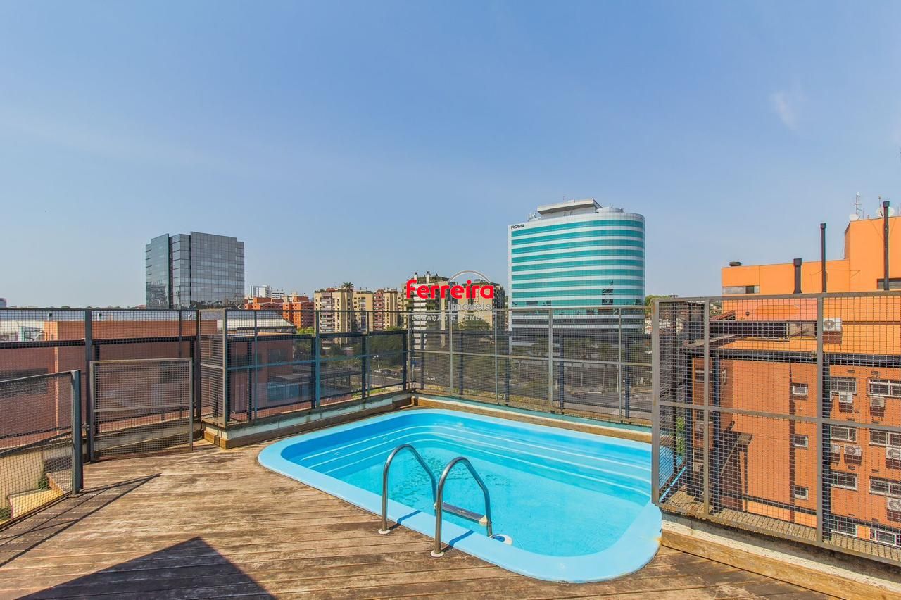 Cobertura com piscina e vista para o Iguatemi