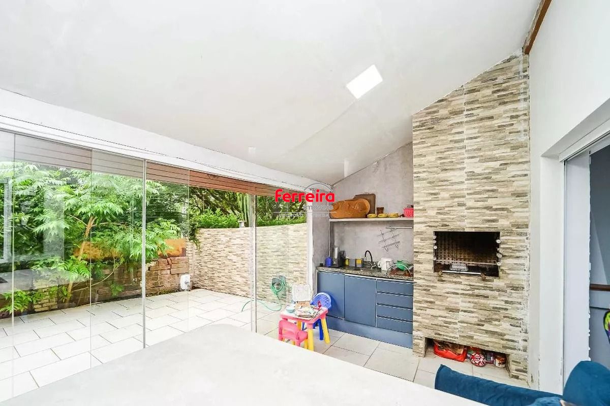 Casa em Condomínio com 3 Quartos, Piscina, Quintal e 2 Vagas