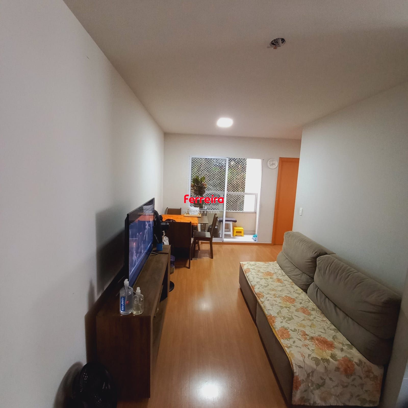 Apartamento 2 Dormitórios, sacada com churrasquieira, 1 vaga  Portaria 24h