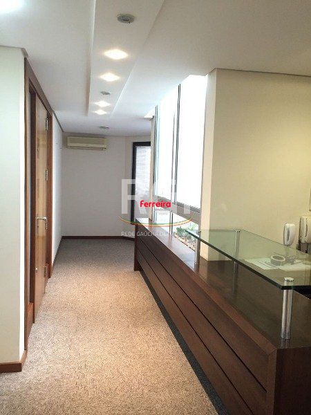 Conjunto/Sala para Venda - 122m², 0 dormitórios, 3 vagas - Menino Deus