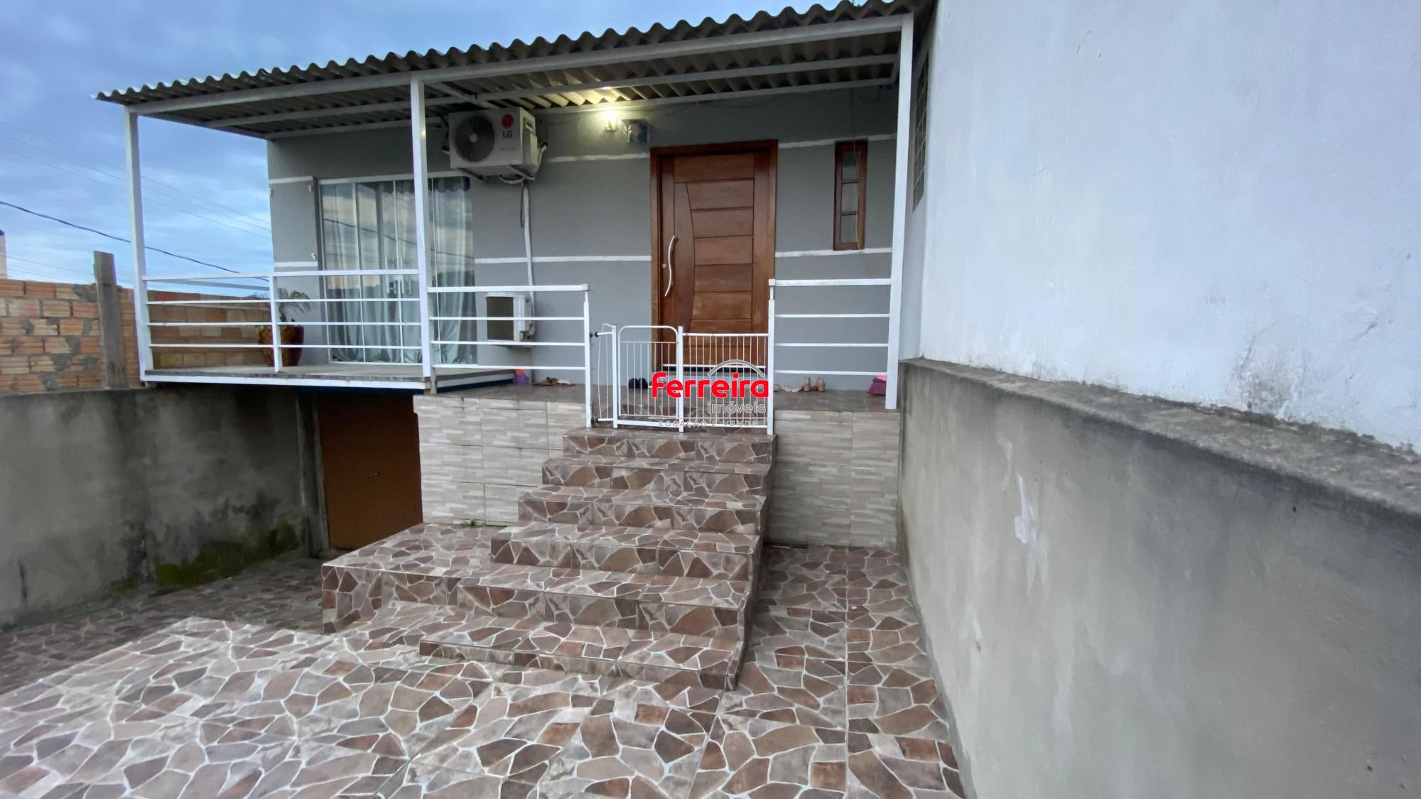 Casa com 113m², localizada no bairro Mario Quintana em Porto Alegre/RS.