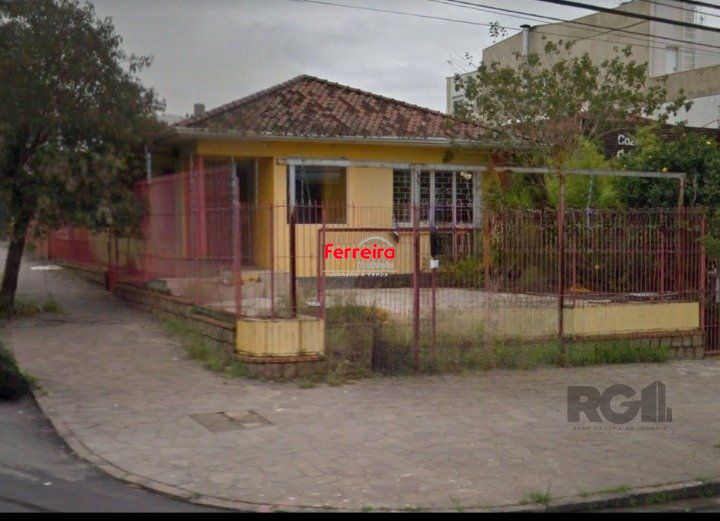 Terreno de esquina com área de 363m² localizado no bairro Vila Ipiranga em porto Alegre/RS.