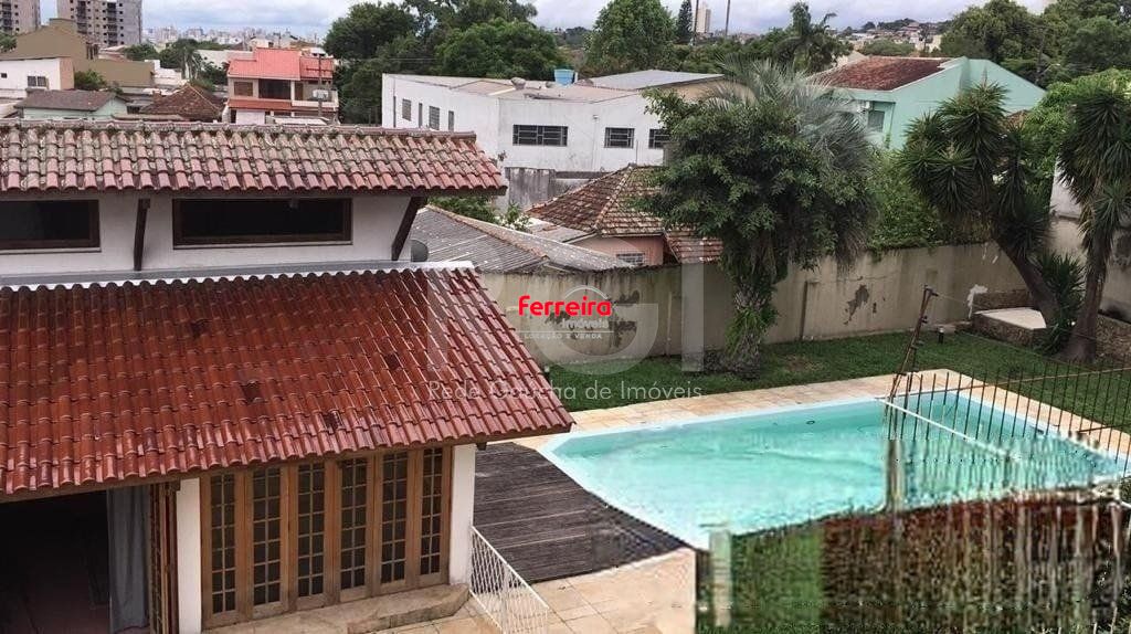 Casa com 3 dormitórios, localizado no bairro Glória em Porto Alegre/RS.