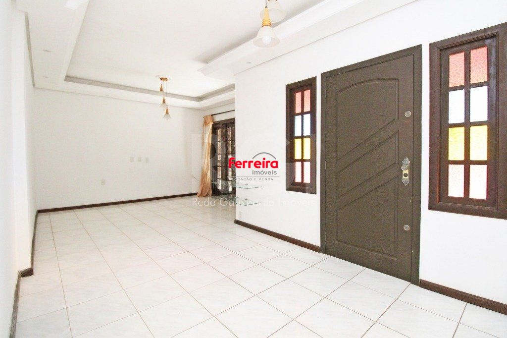 Casa residencial, 3 dormitórios, 1 suíte, 3 vagas no bairro Teresópolis, 200m²