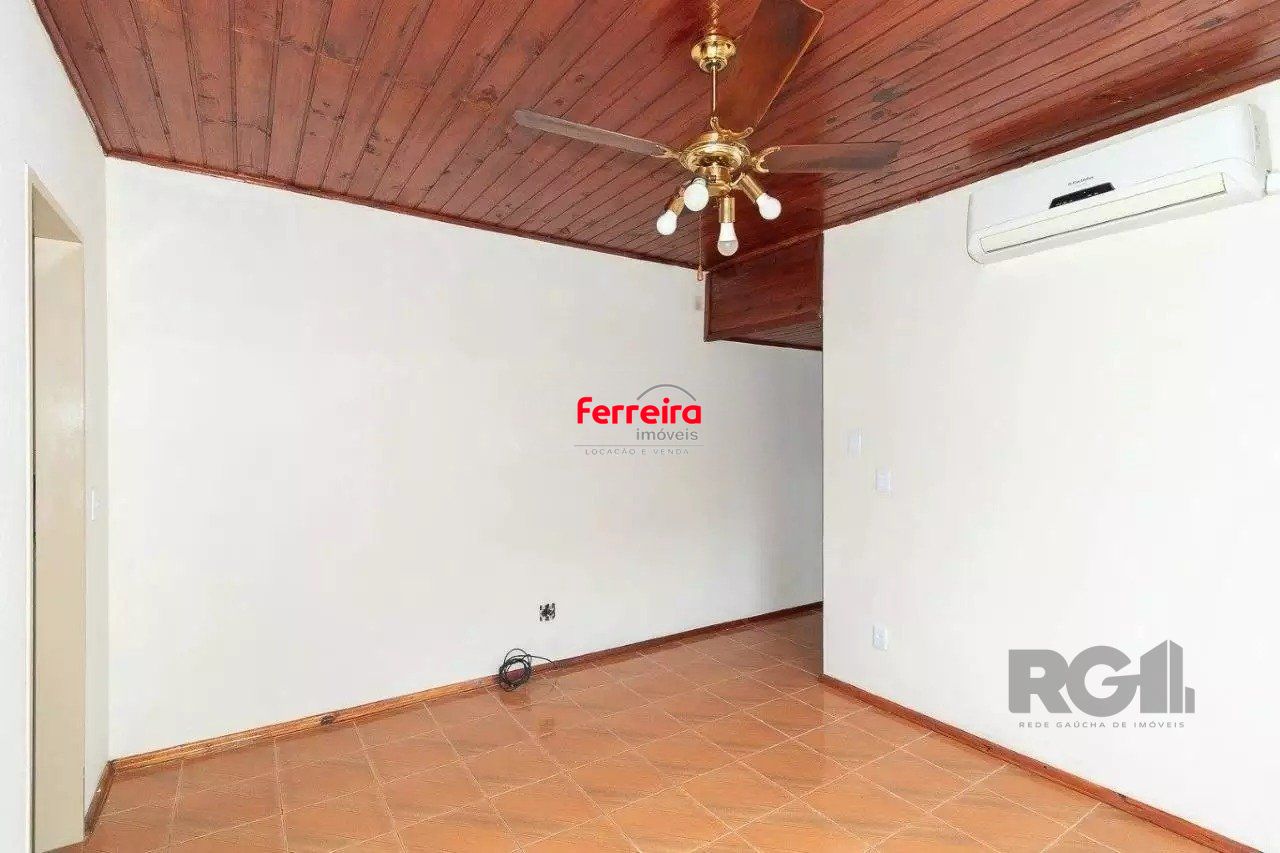 Apartamento com 38m²,  localizado no bairro Azenha em Porto Alegre/RS.