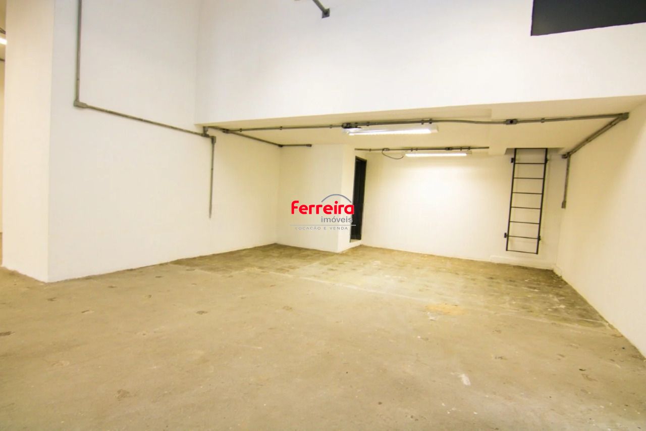 Loja com 467m², localizado no bairro Petrópolis em Porto Alegre/RS.