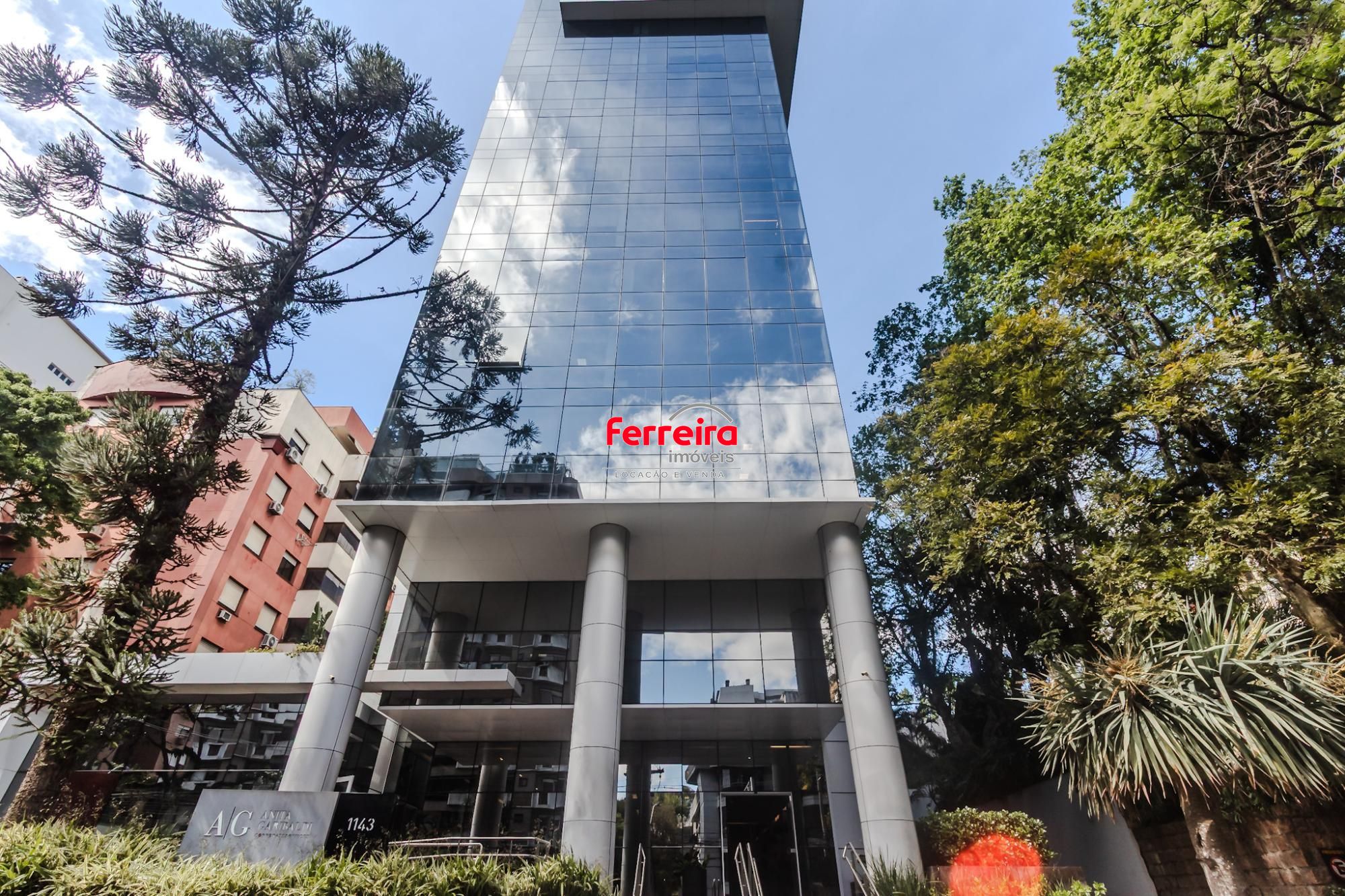 Sala comercial com 33m², localizada no bairro Mont Serrat em Porto Alegre/RS.