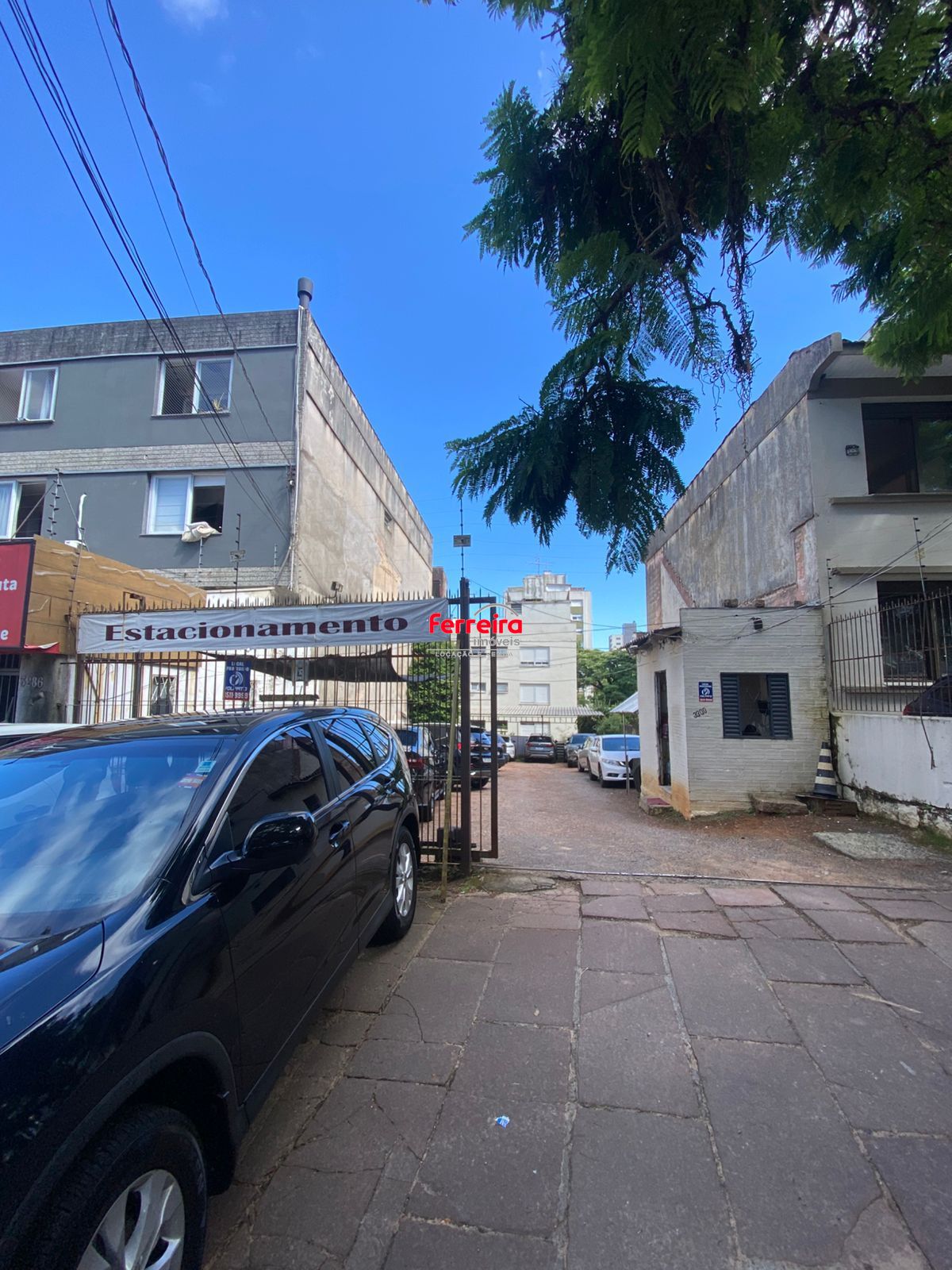 Terreno com 334m², localizado no bairro Petrópolis em Porto Alegre/RS.