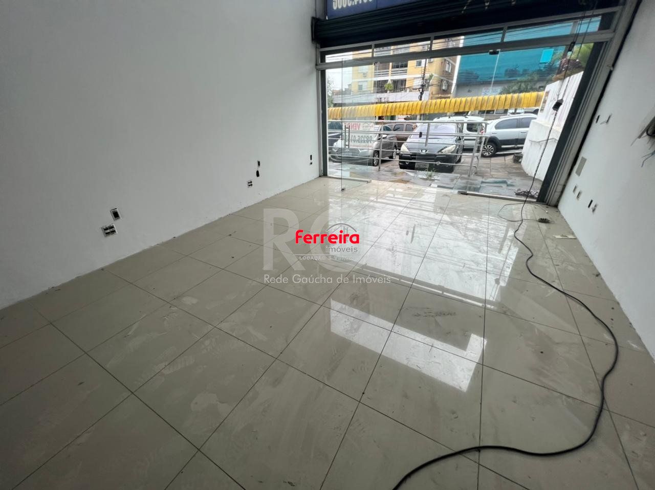 Loja para Locação/Aluguel - 121m², 0 dormitórios, 2 vagas - Petrópolis
