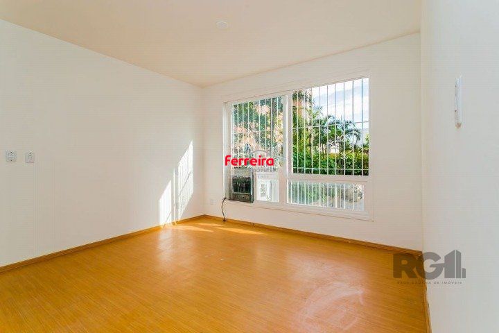Apartamento de 02 dormitórios localizado no bairro Petrópolis em Porto Alegre/RS.