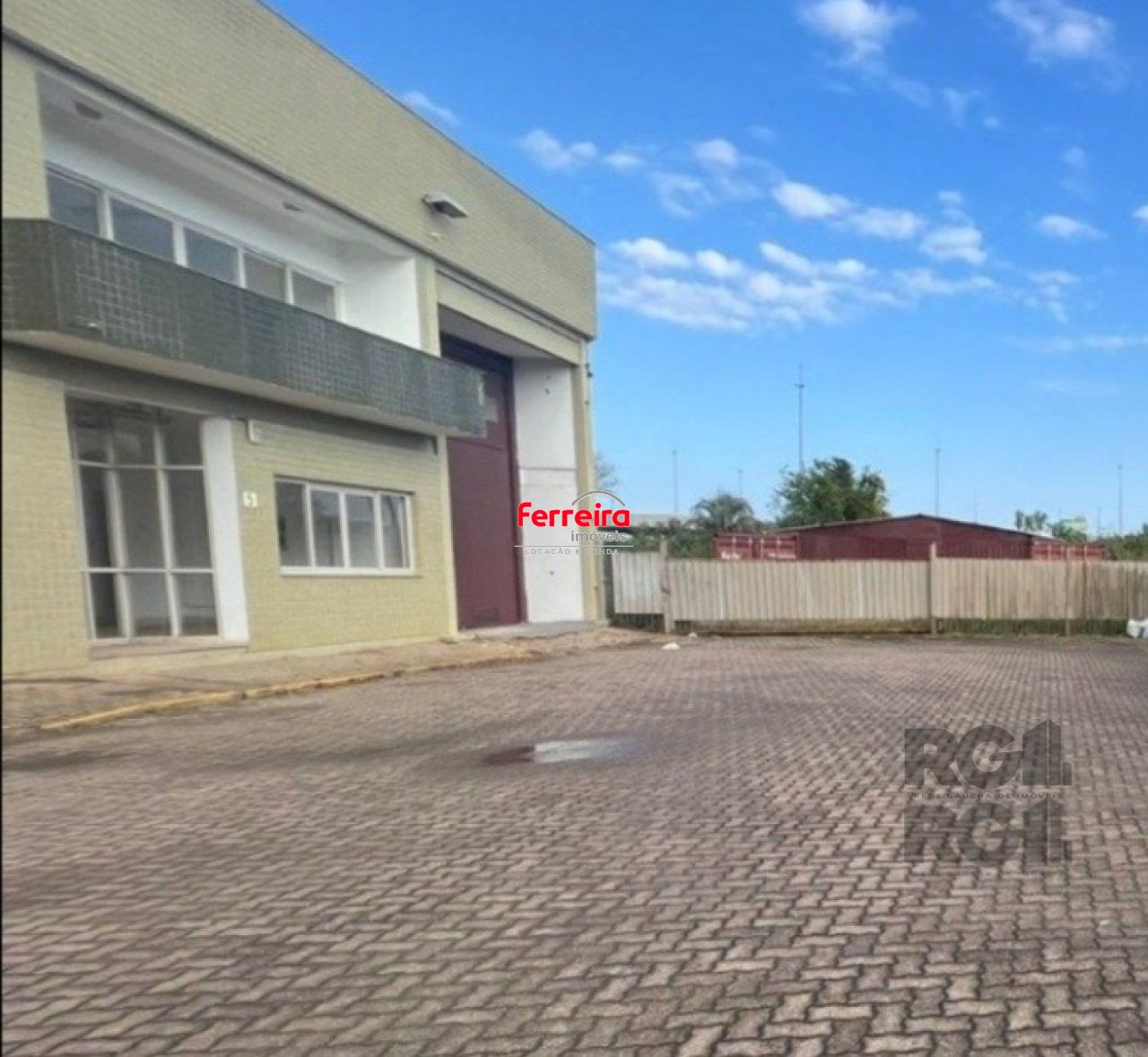 Pavilhão/Depósito comercial localizado no bairro São João, com 765 m² de área privativa