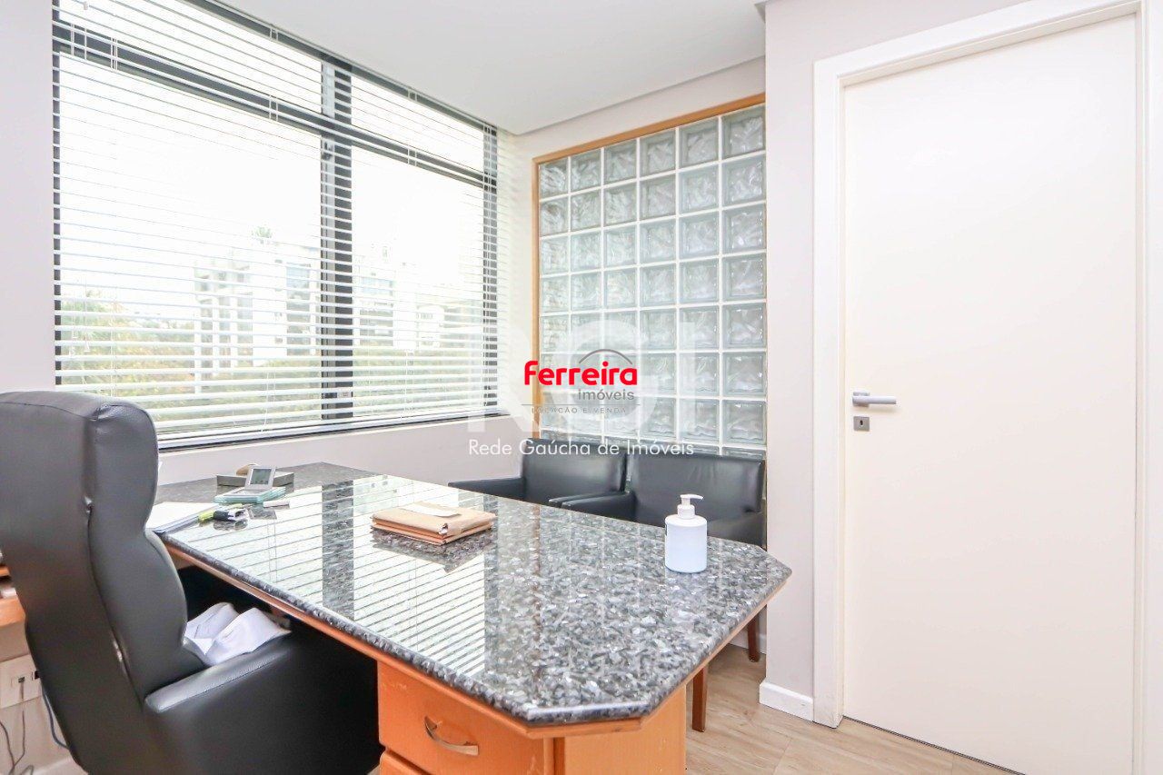 Conjunto/Sala comercial com 49,93m²  localizado no Bairro Moinhos de Vento, em Porto Alegre/RS.