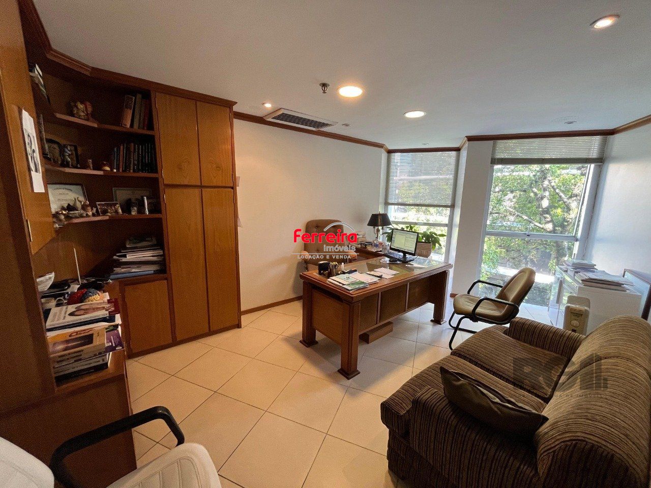 Conjunto comercial com 200m² localizado no Central Park, bairro Rio Branco em Porto Alegre/RS.