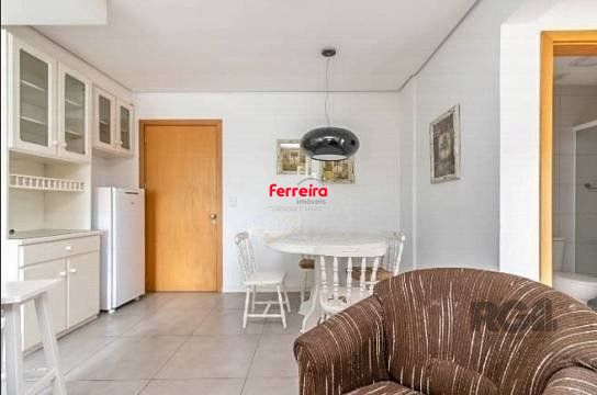 Apartamento com 2 Quartos sendo uma Suíte para alugar, 56m² - Partenon.
