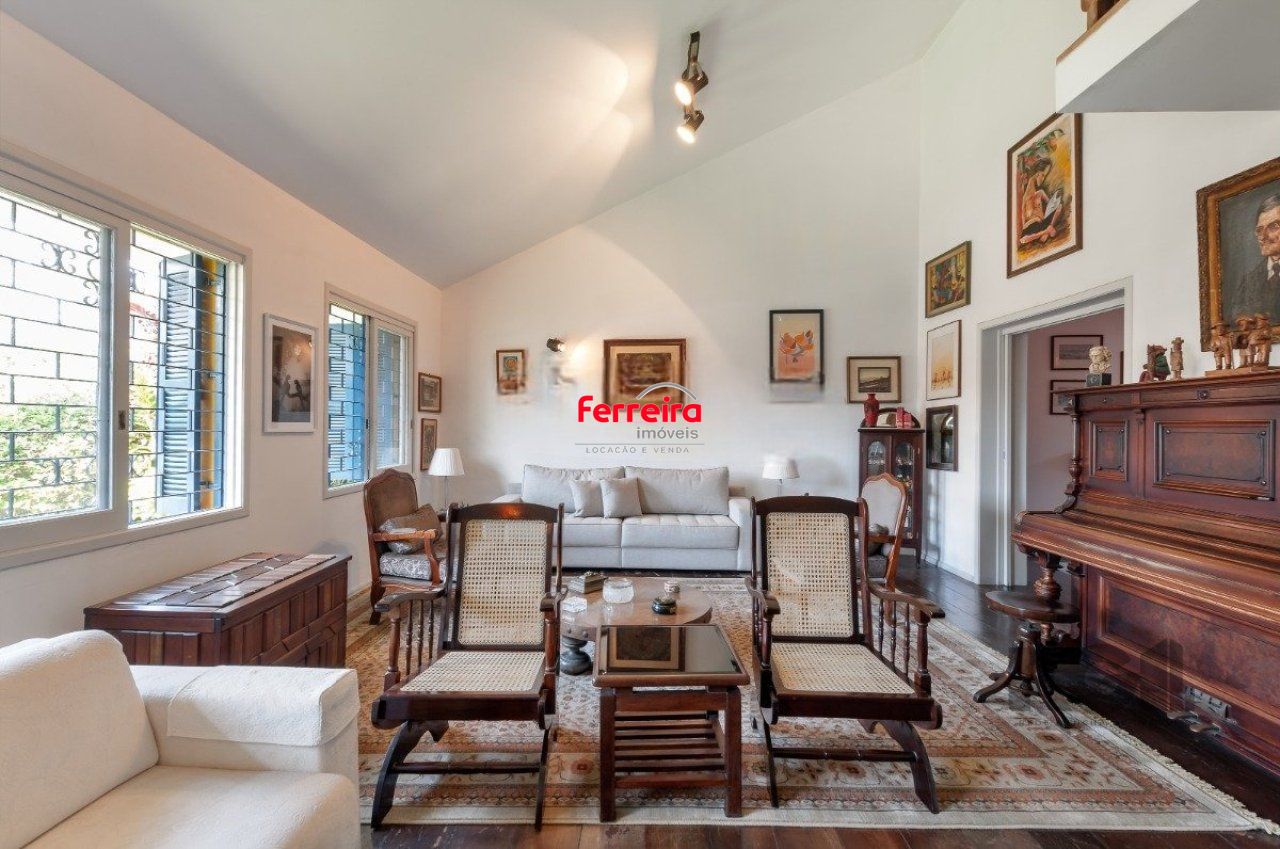 Casa com 4 dormitórios, em Ipanema Zona Sul de Porto Alegre, RS.