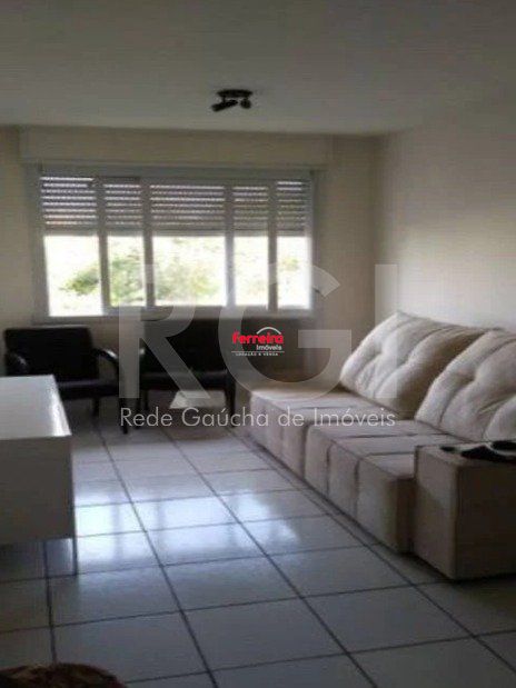 Apartamento de 1 dormitório Living 2 ambientes todo em piso frio, localizado no bairro Vila Ipiranga em Porto Alegre/RS.