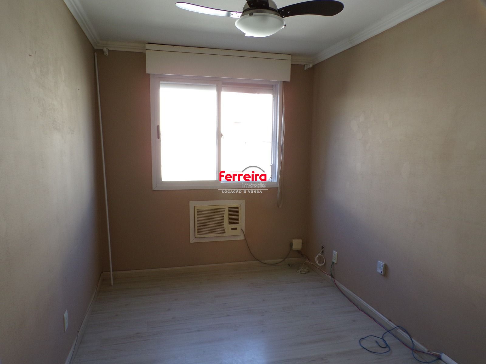 Apartamento com 42m², localizado no bairro Sarandi em Porto Alegre/RS.