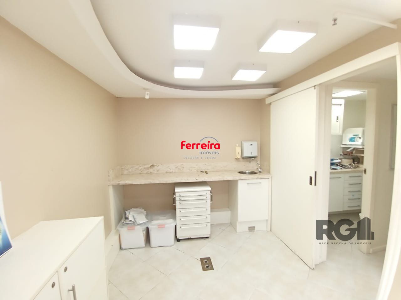 Sala com 170m2 , localizado no bairro Moinhos de Vento em Porto Alegre/RS.