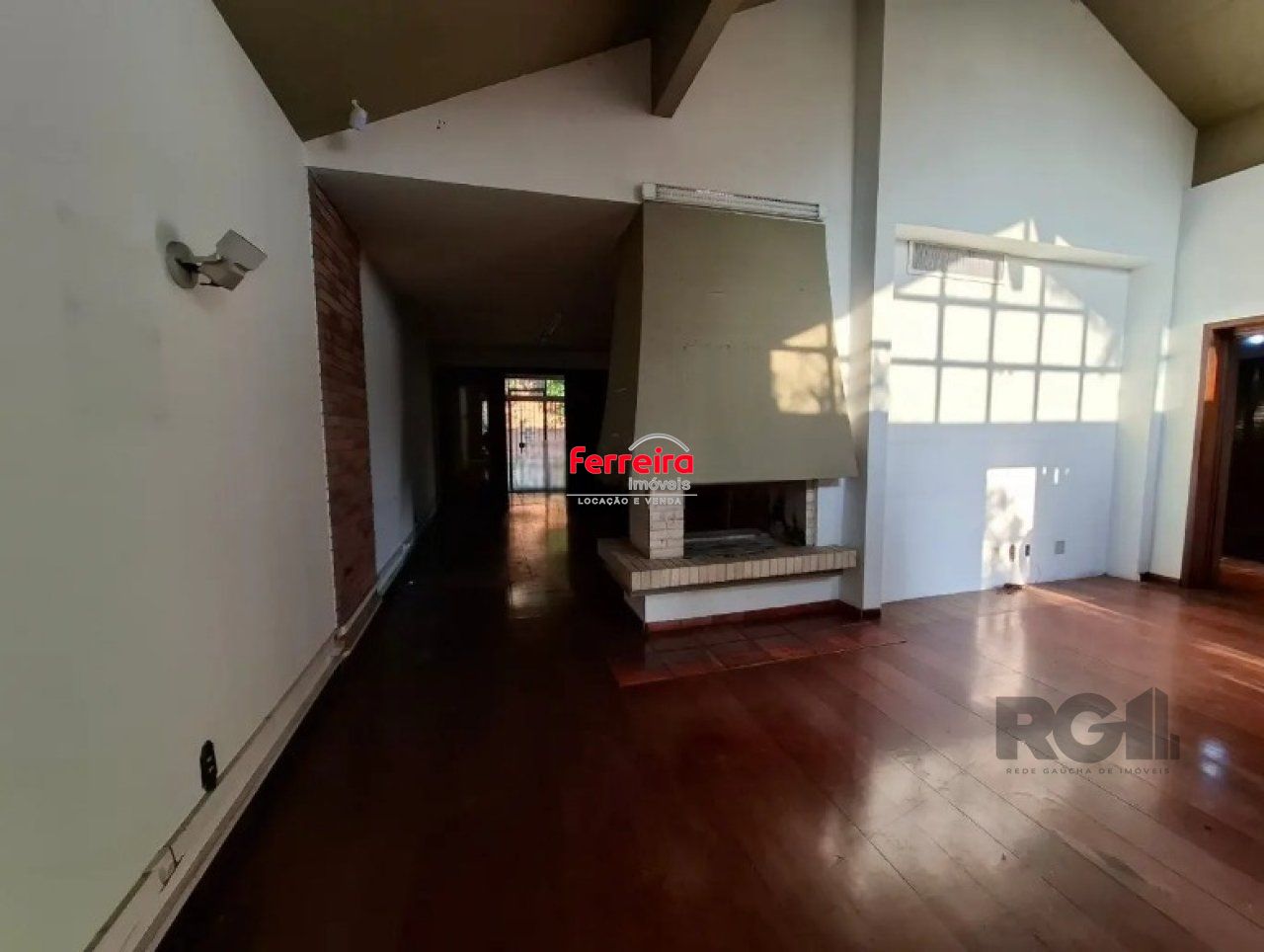 Casa com 3 quartos localizado no bairro Menino Deus em Porto Alegre/RS.