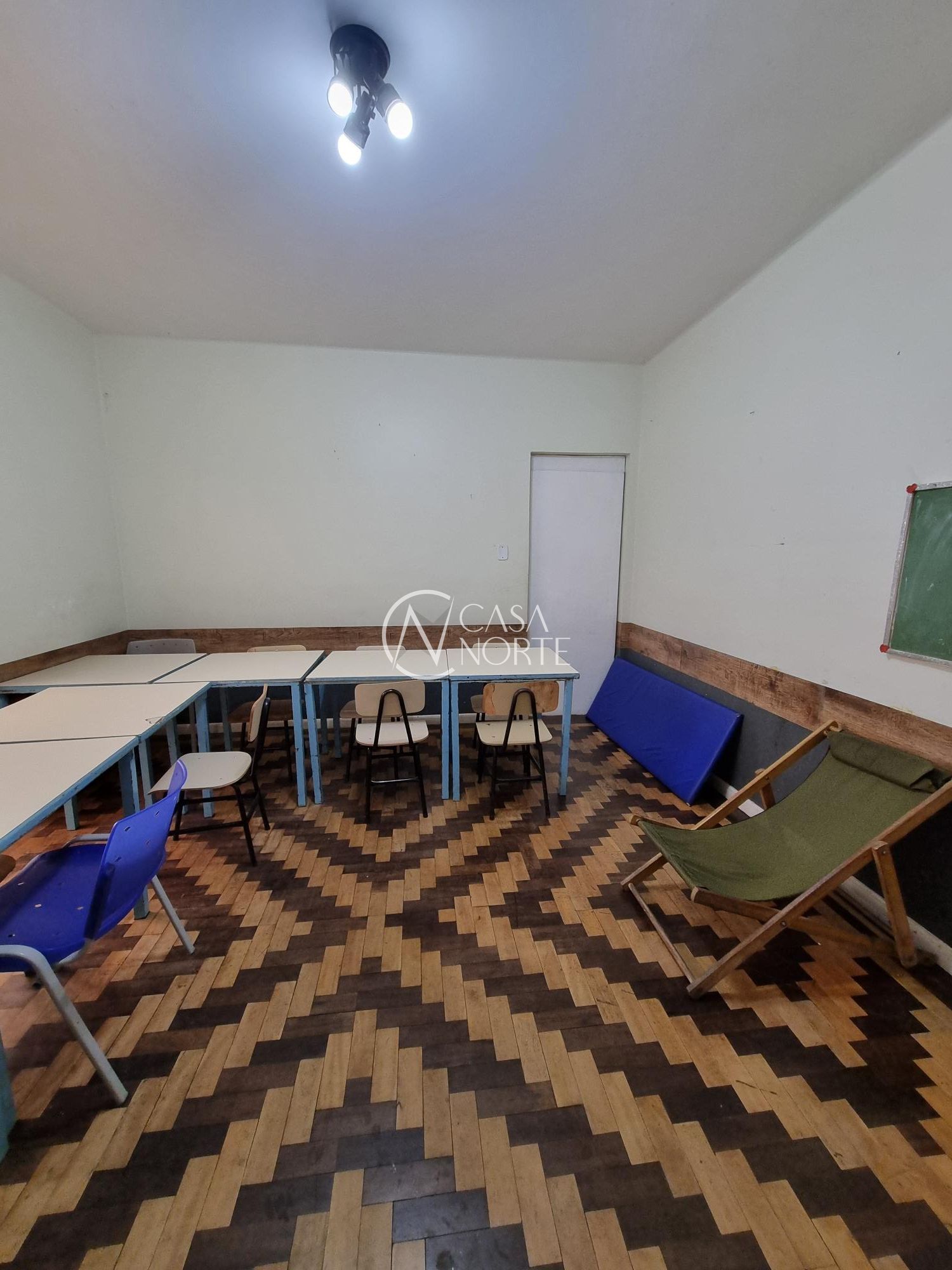 Casa Comercial à venda com 5 quartos com 396m², 1 vaga, Rua José de Alencar no bairro Menino Deus em Porto Alegre