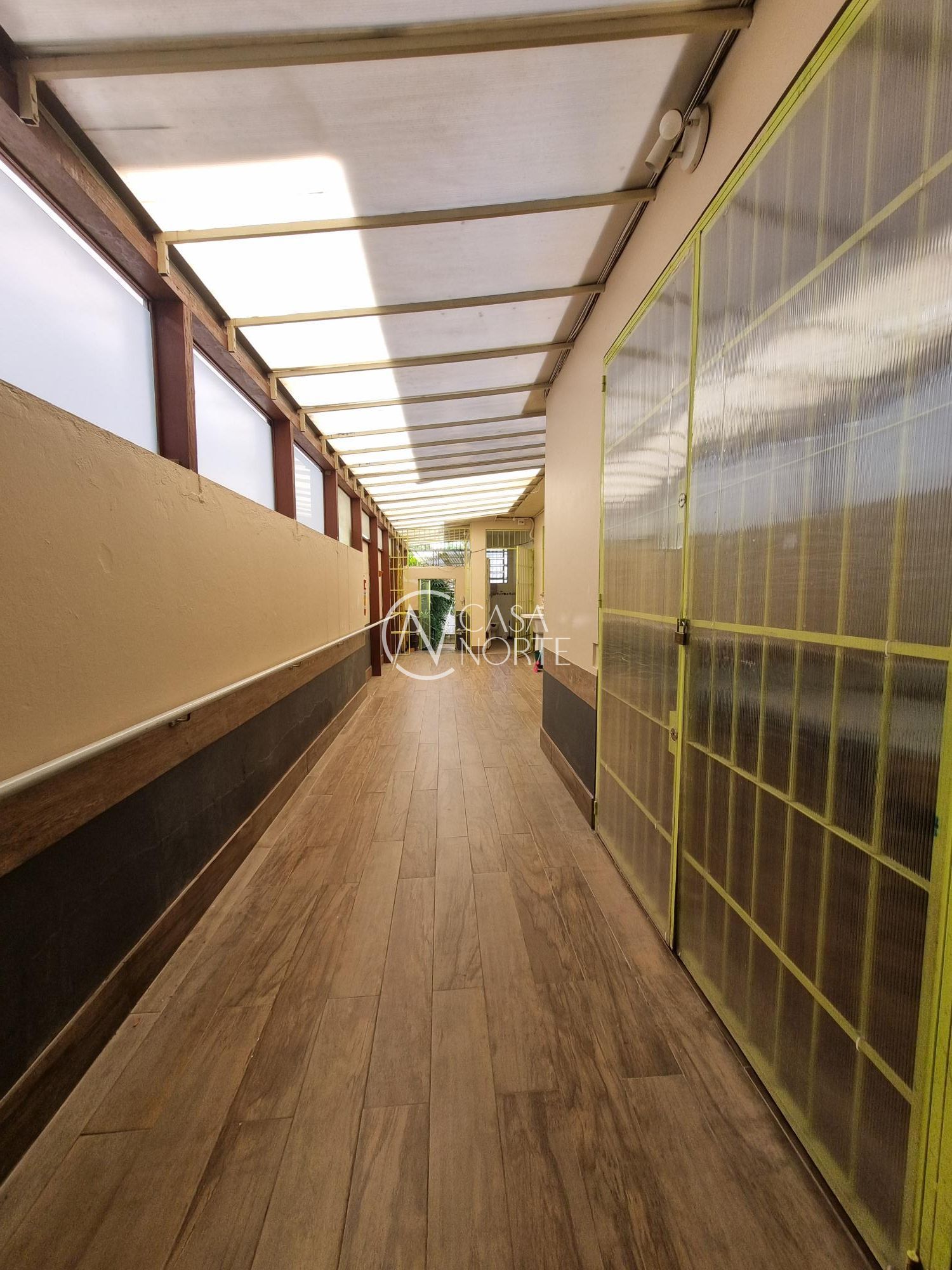 Casa Comercial à venda com 5 quartos com 396m², 1 vaga, Rua José de Alencar no bairro Menino Deus em Porto Alegre