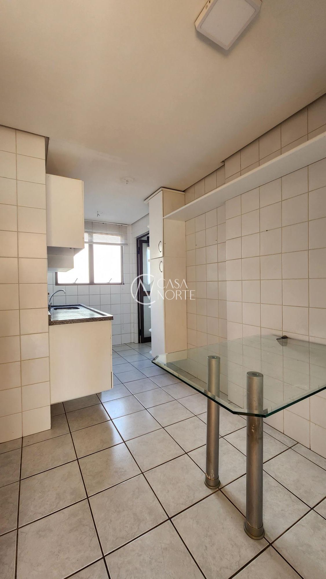 Apartamento à venda com 3 quartos, 103m², 1 suíte, 2 vagas, Rua Eça de Queiroz no bairro Petrópolis em Porto Alegre