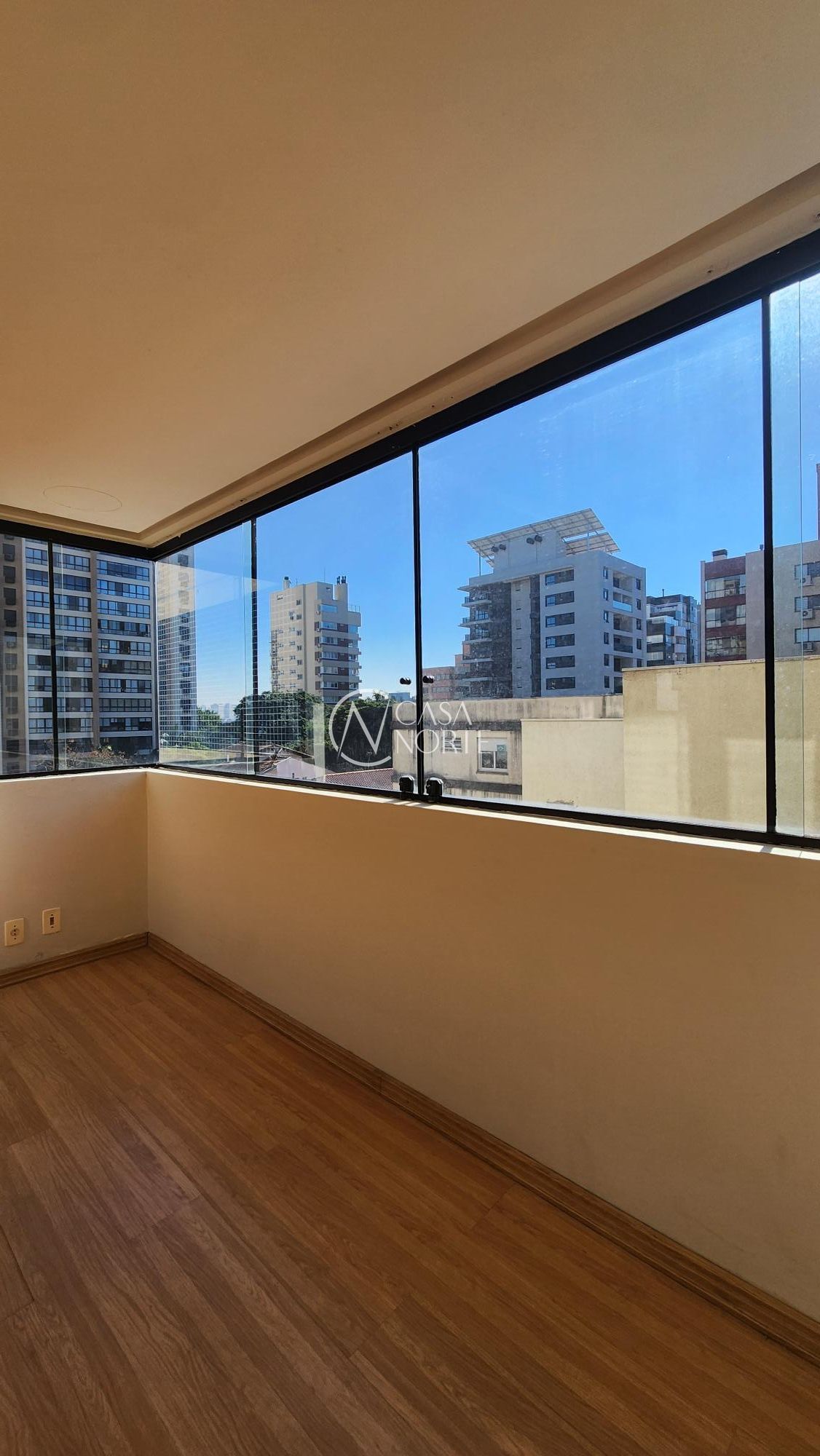 Apartamento à venda com 3 quartos, 103m², 1 suíte, 2 vagas, Rua Eça de Queiroz no bairro Petrópolis em Porto Alegre