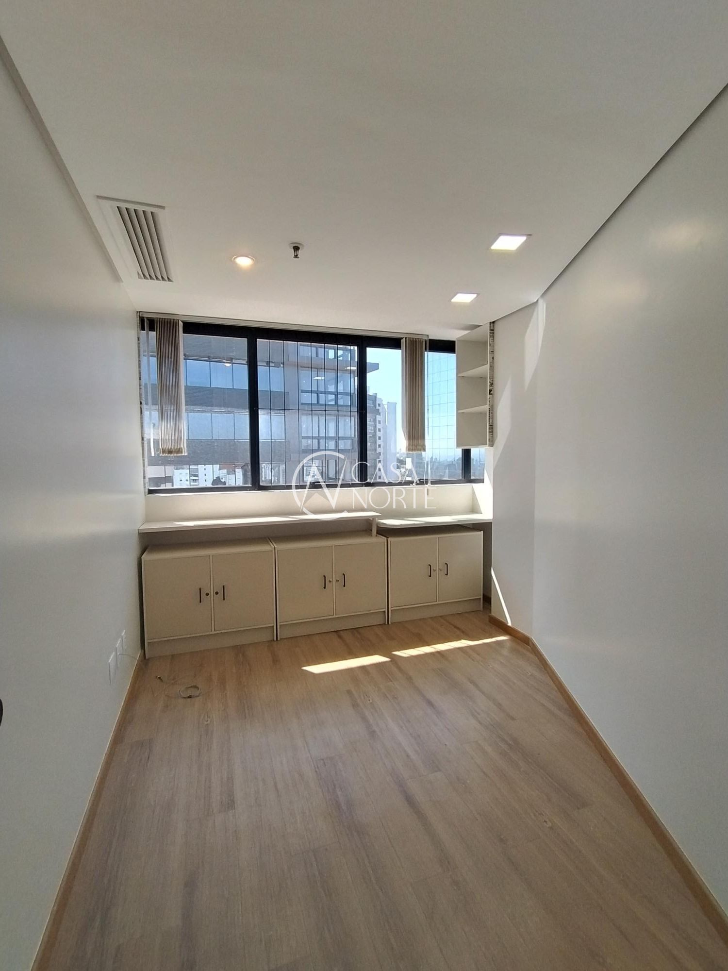 Conjunto Comercial à venda com 4 quartos, 40m², 1 vaga, Avenida Carlos Gomes no bairro Boa Vista em Porto Alegre