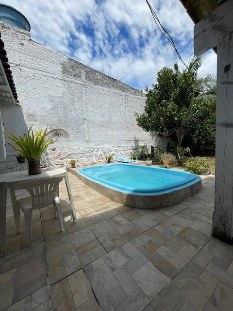 Casa à venda com 2 quartos, 80m², 3 vagas, Rua Morro Agudo no bairro Campo Novo em Porto Alegre