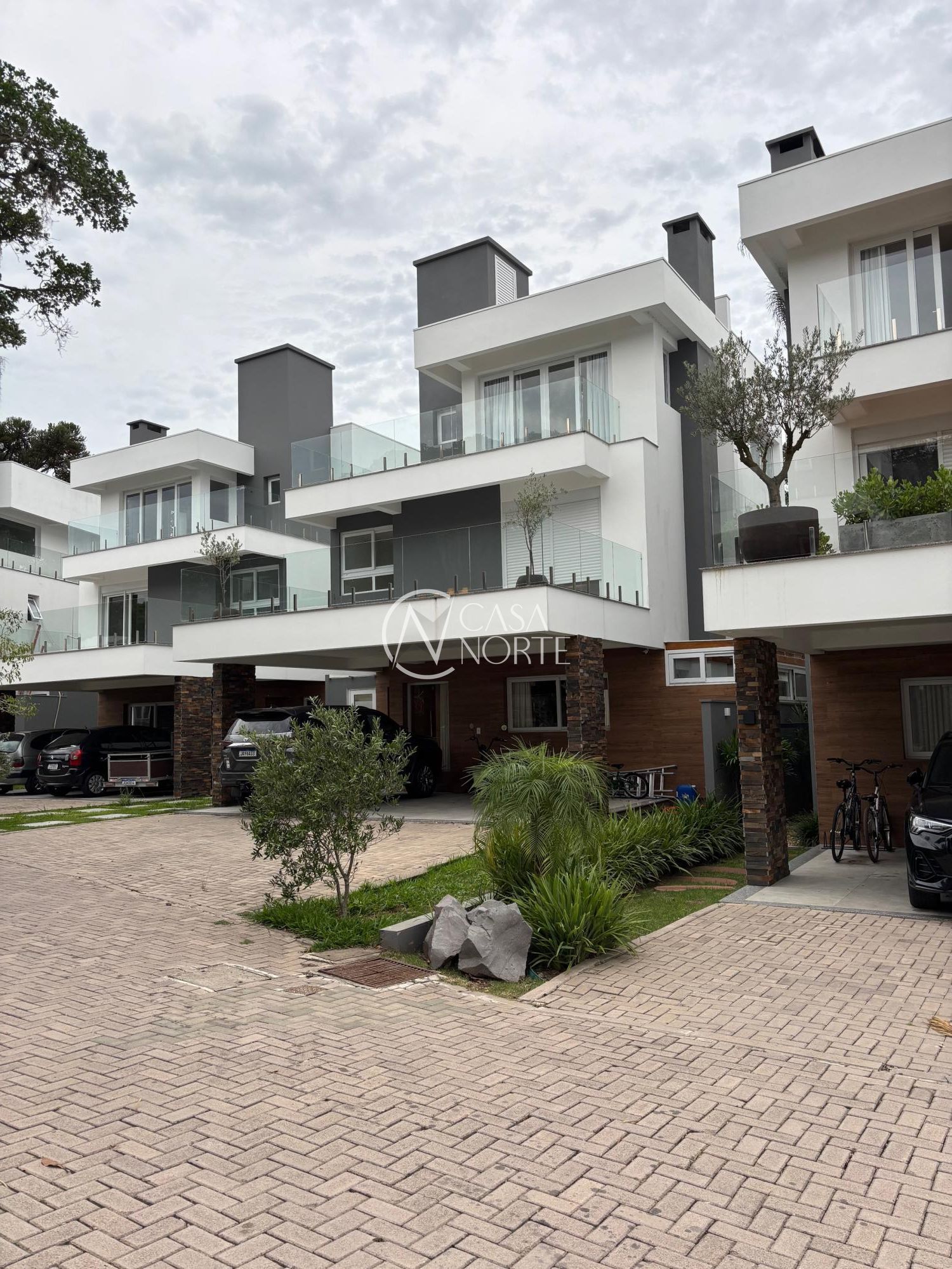 Casa de Condomínio à venda com 3 quartos, 295m², 4 suítes, 2 vagas, Avenida Coronel Marcos no bairro Pedra Redonda em Porto Alegre