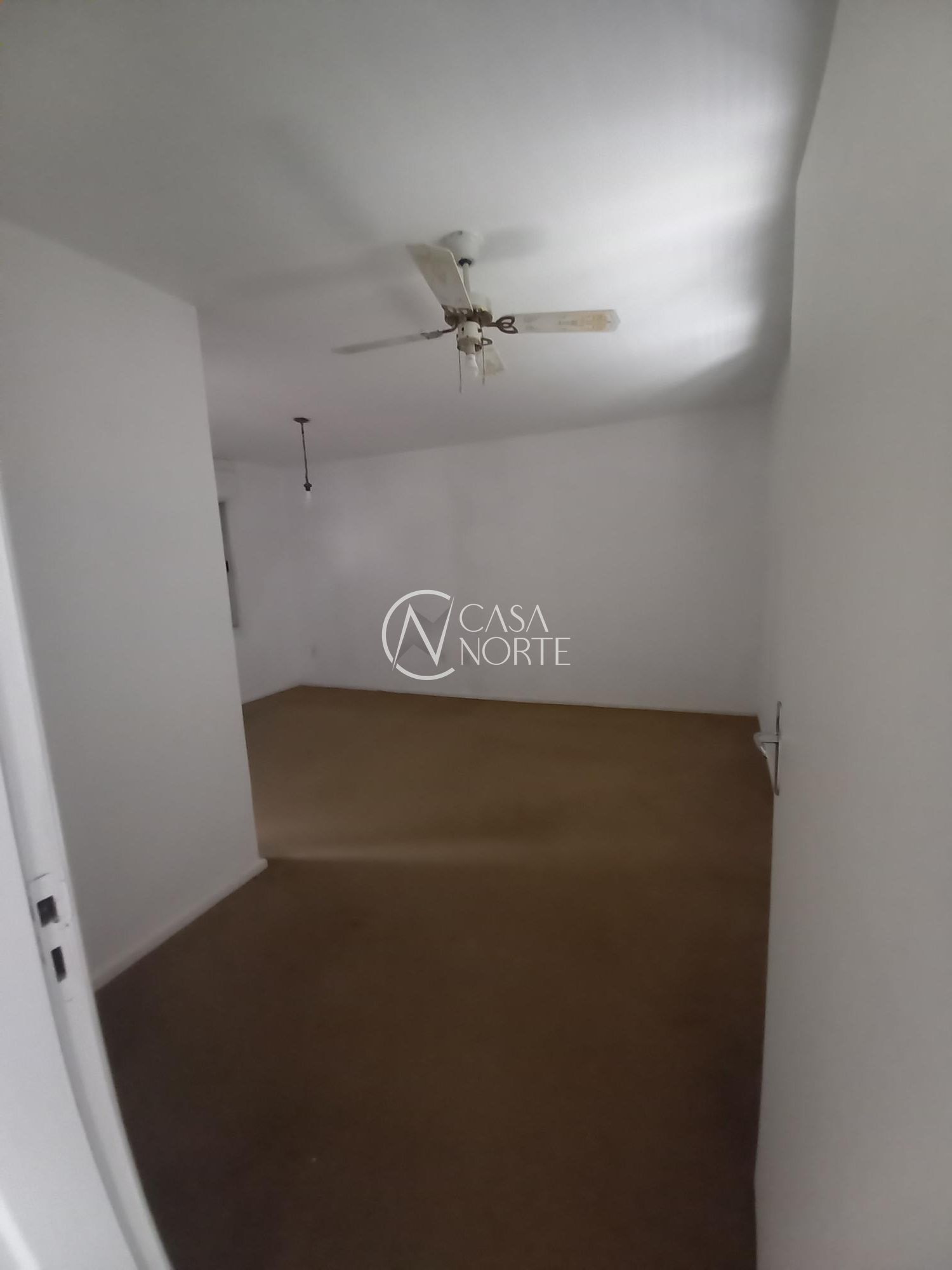 Casa à venda com 3 quartos, 249m², 3 suítes, 3 vagas, Travessa Luiz Tamanini no bairro Teresópolis em Porto Alegre