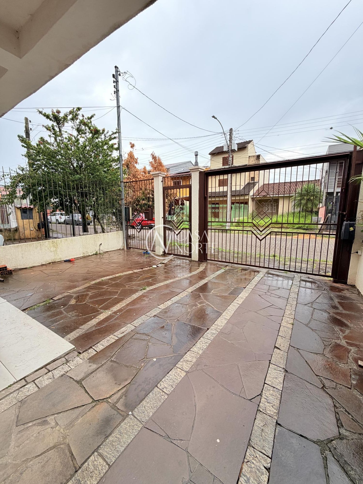 Casa à venda com 2 quartos, 150m², 1 suíte, 2 vagas, Rua Attilio Bettio no bairro Aberta dos Morros em Porto Alegre