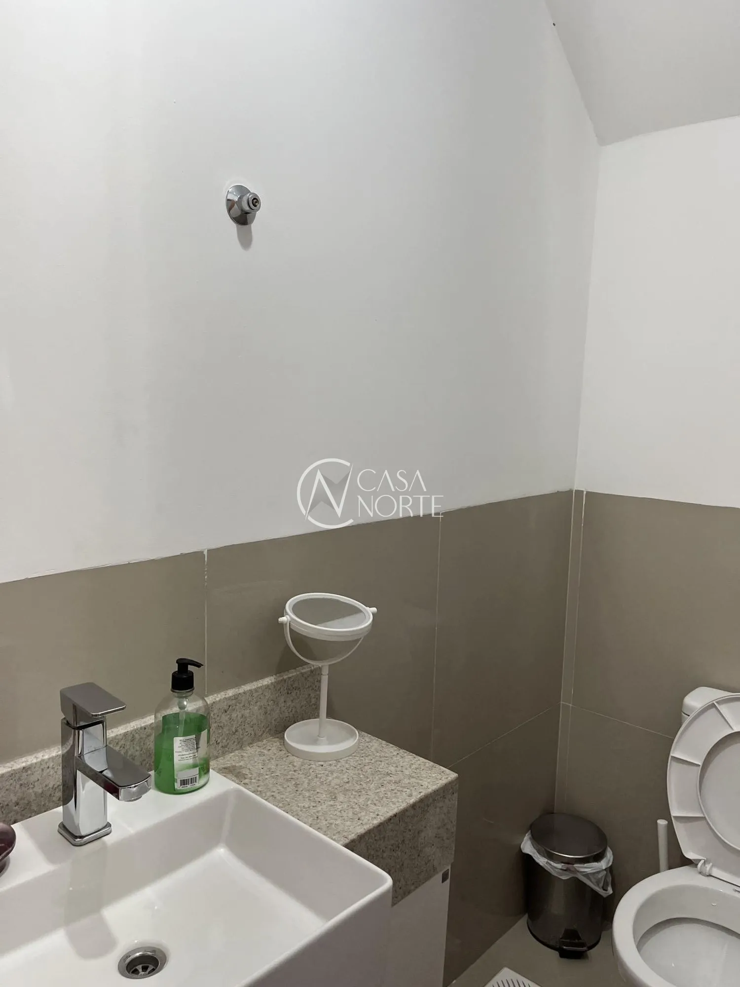 Casa de Condomínio à venda com 3 quartos, 107m², 1 suíte, 2 vagas, Rua Vanderlei da Silva Alves no bairro Mário Quintana em Porto Alegre