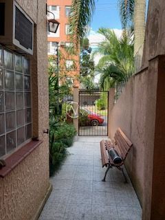 Casa à venda com 7 quartos, 380m², 3 suítes, 2 vagas, Rua Guararapes no bairro Petrópolis em Porto Alegre