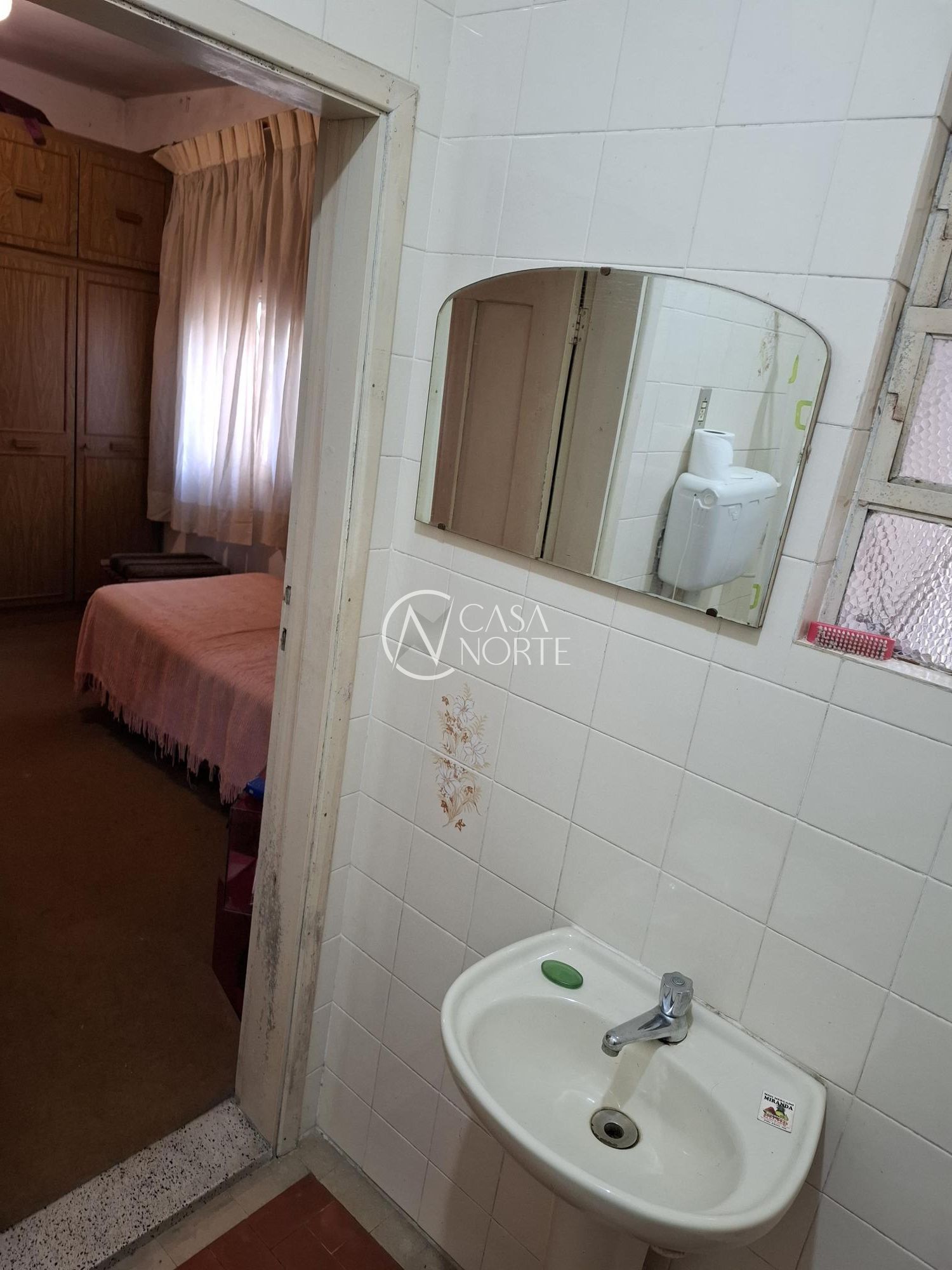 Casa à venda com 3 quartos, 109m², 2 suítes, 2 vagas, Rua João Abbott no bairro Petrópolis em Porto Alegre