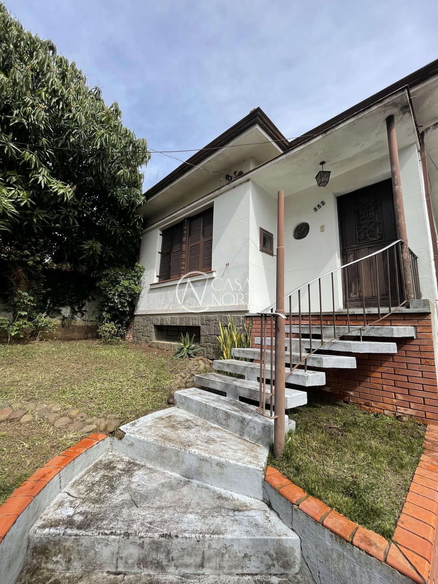 Terreno à venda com 3 quartos com 300m², 1 suíte, 3 vagas, Rua Portugal no bairro São João em Porto Alegre