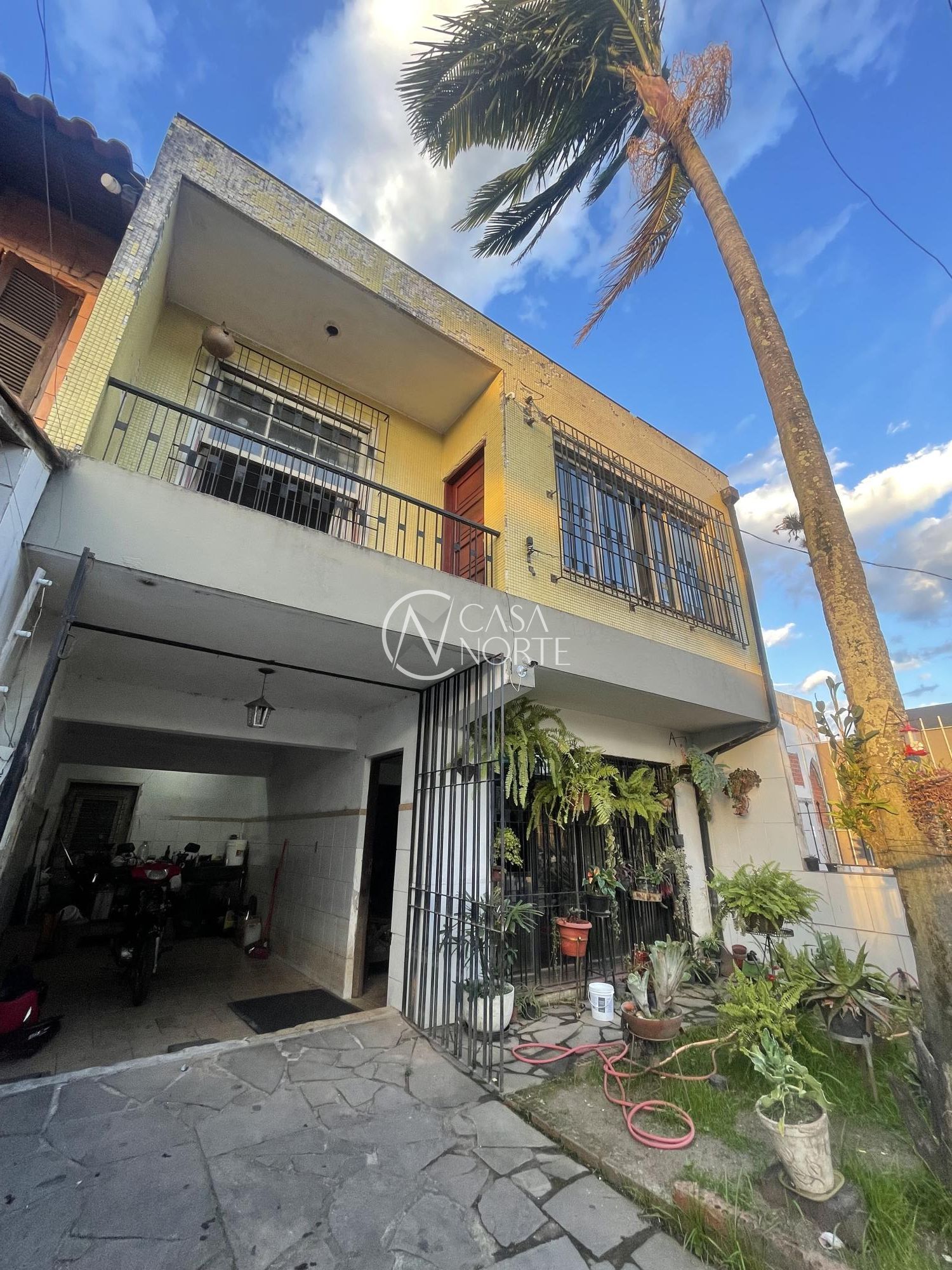 Casa à venda com 3 quartos, 154m², 1 suíte, 2 vagas, Rua Serro Azul no bairro Santa Maria Goretti em Porto Alegre