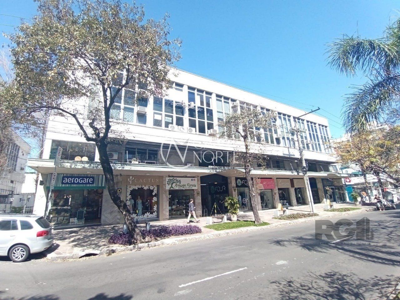 Sala Comercial à venda , 25m², Avenida Cristóvão Colombo no bairro Moinhos de Vento em Porto Alegre