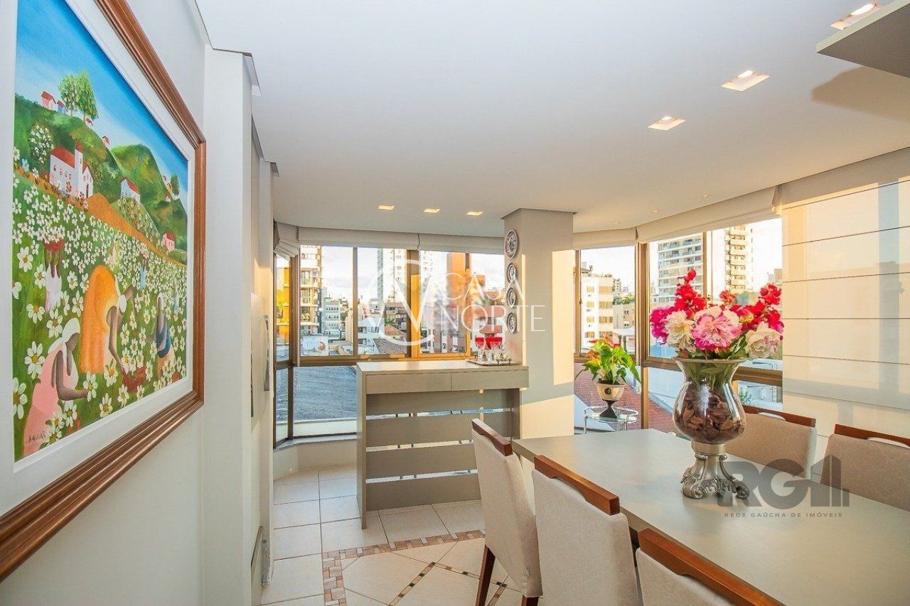 Apartamento à venda com 2 quartos, 100m², 1 suíte, 1 vaga, Avenida Lageado no bairro Petrópolis em Porto Alegre