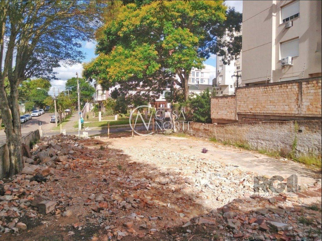 Terreno à venda , 511m², Avenida Teixeira Mendes no bairro Chácara das Pedras em Porto Alegre