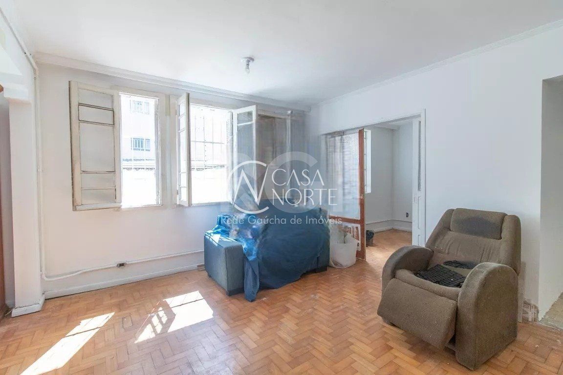 Casa à venda com 3 quartos, 275m², 4 vagas, Rua Doutor Sebastião Leao no bairro Azenha em Porto Alegre