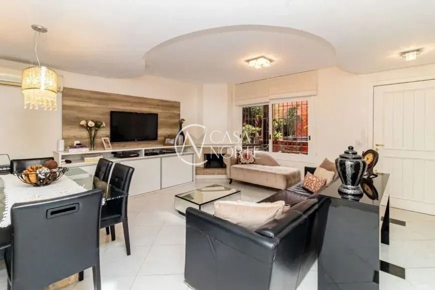 Casa de Condomínio à venda com 3 quartos, 214m², 1 suíte, 1 vaga, Rua Tremembé no bairro Vila Jardim em Porto Alegre