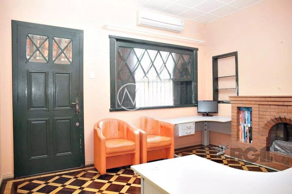 Casa à venda com 4 quartos, 243m², 1 suíte, 3 vagas, Rua Amélia Teles no bairro Petrópolis em Porto Alegre