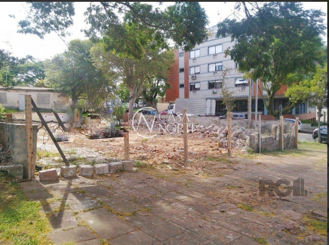 Terreno à venda , 511m², Avenida Teixeira Mendes no bairro Chácara das Pedras em Porto Alegre